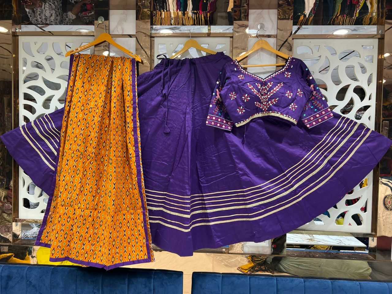 YNF SILK COTTON KESH179 AHB75 LEHENGAS WHOLESALE TRADITIONAL SILK NAVRATRI CHANIYA CHOLI LEHENGAS MANUFACTURER