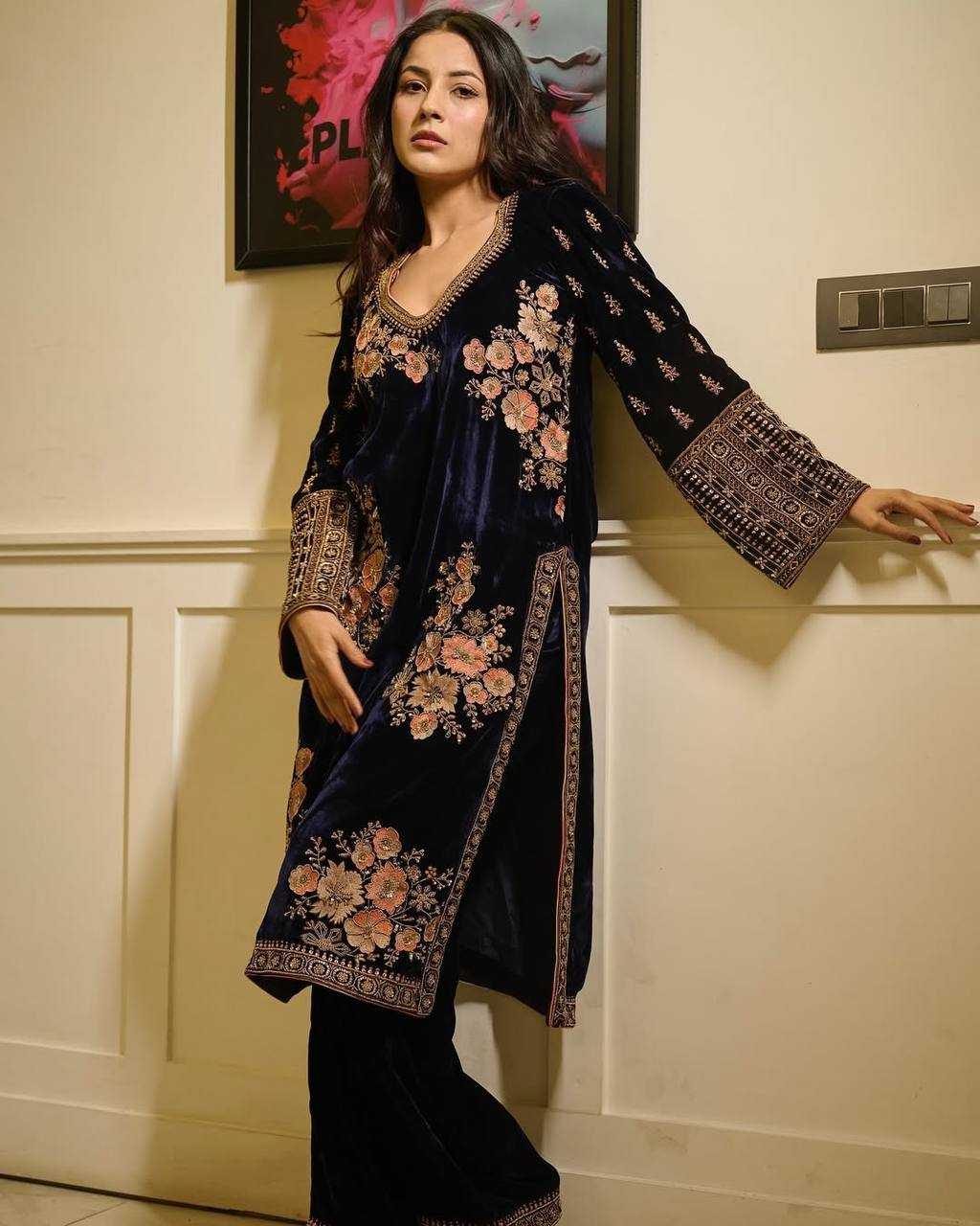 YNF VELVET KESH124 829 SUITS & DRESSES WHOLESALE EMBROIDEREY PARTY WEAR BLUE SALWAR VELVET SUITS MANUFACTURE - Deevit International