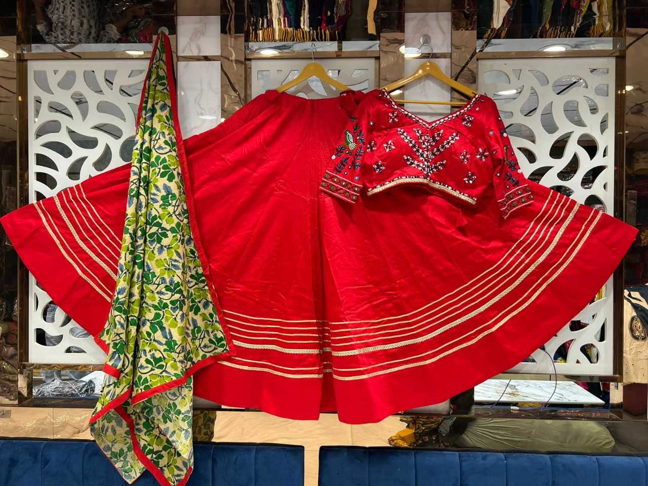 YNF SILK COTTON KESH179 AHB75 LEHENGAS WHOLESALE TRADITIONAL SILK NAVRATRI CHANIYA CHOLI LEHENGAS MANUFACTURER