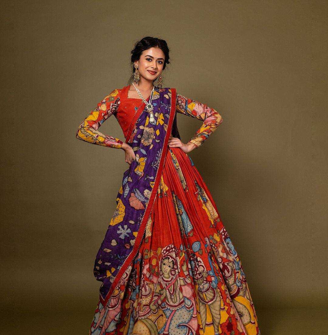 YNF CHINON KESH163 50 LEHENGAS WHOLESALE KALAMKARI TRADITIONAL SILK PRINTED LEHENGAS MANUFACTURER - Deevit International