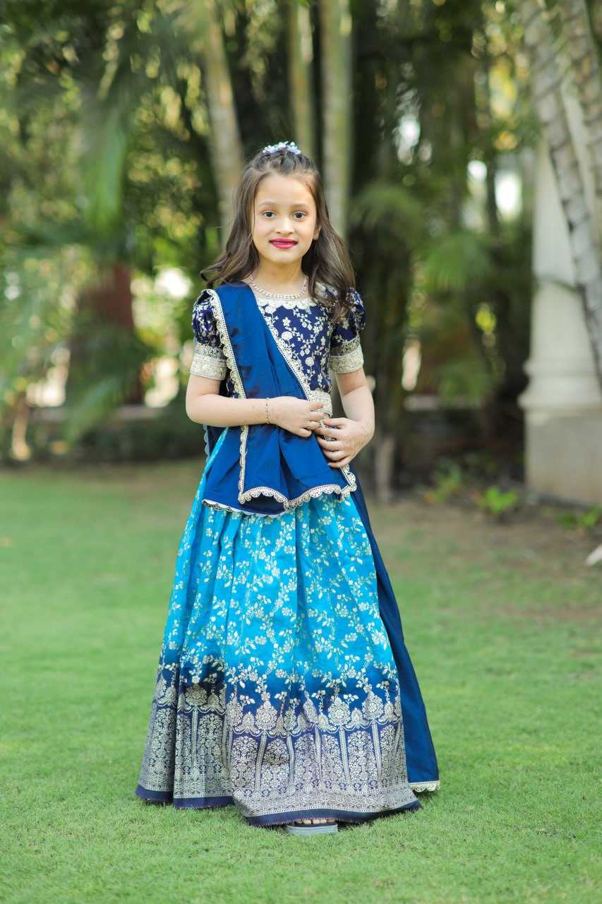 YNF PURE SILK RPVR DAUGHER MOTHER & DAUGHTER COMBO WHOLESALE LEHENGAS MANUFACTURER 