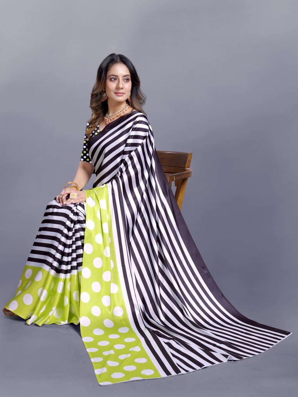 YNF CREPE SRRT JAPAN CRAPE7 SAREES WHOLESALE PRINTED LADIES CREPE SATIN SAREES MANUFACTURER