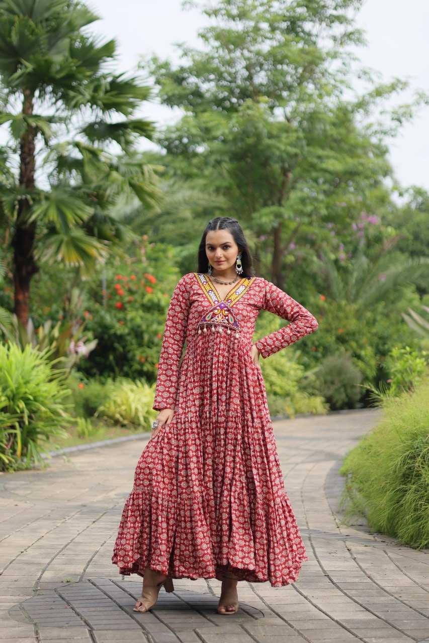 YNF COTTON KESH132 9205 GOWNS WHOLESALE PRINTED LONG NAVRATRI GOWNS MANUFACTURER 