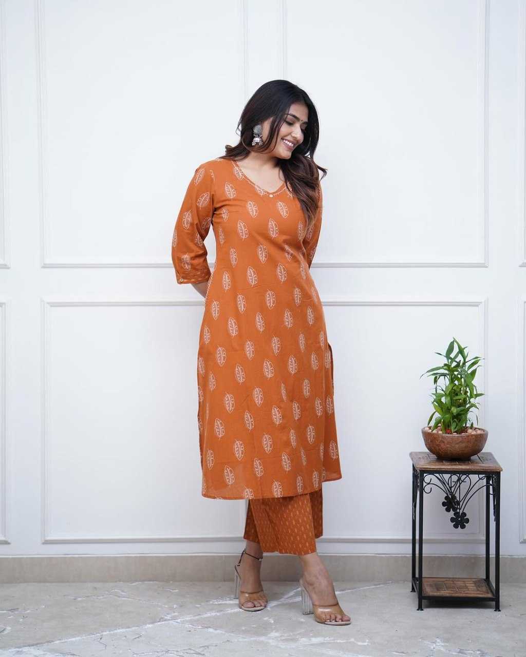 YNF MUSLIN KESH164 G64 KURTIS WHOLESALE LONG PRINTED KURTI WITH BOTTOM V-NECK LONG KURTIS MANUFACTURER - Deevit International