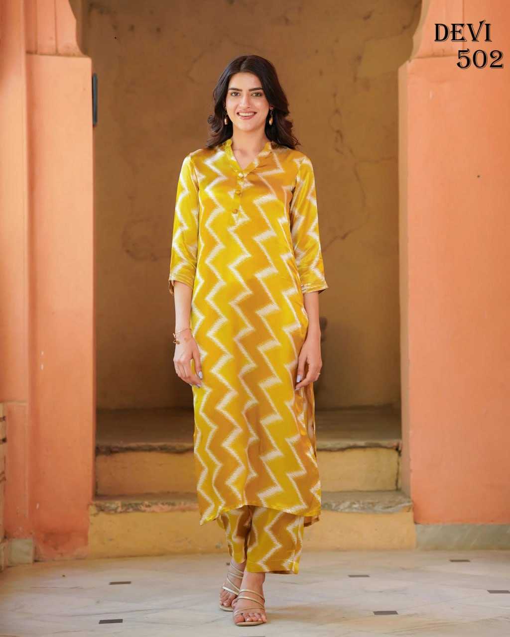 YNF MUSLIN RIN131 501 KURTIS WHOLESALE LONG PRINTED KURTI WITH PANT V-NECK KURTIS MANUFACTURER