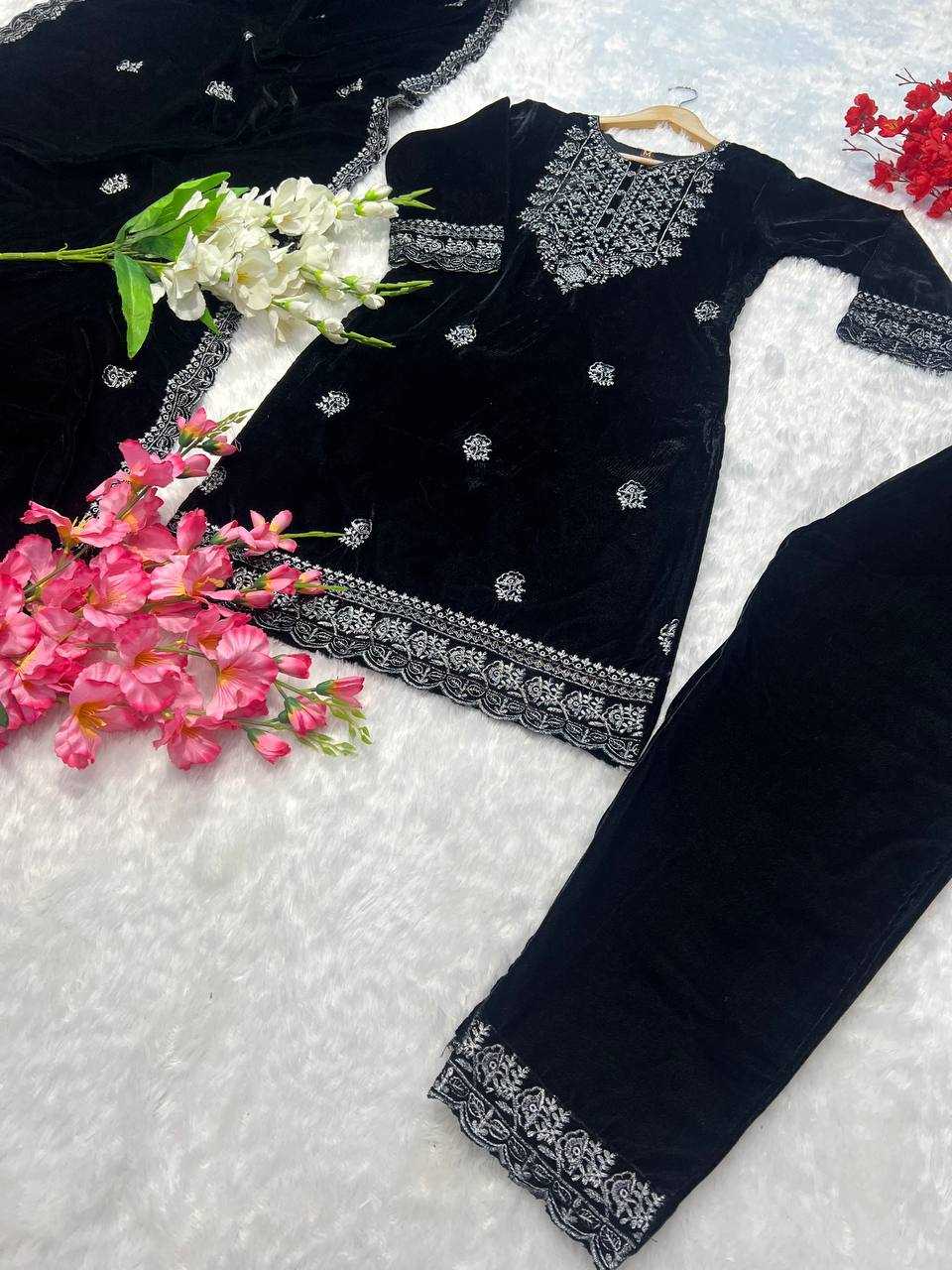 YNF VELVET KESH164 G79 SUITS & DRESSES WHOLESALE EMBROPIDERY VELVET WEDDING BLUE SUITS MANUFACTURE - Deevit International