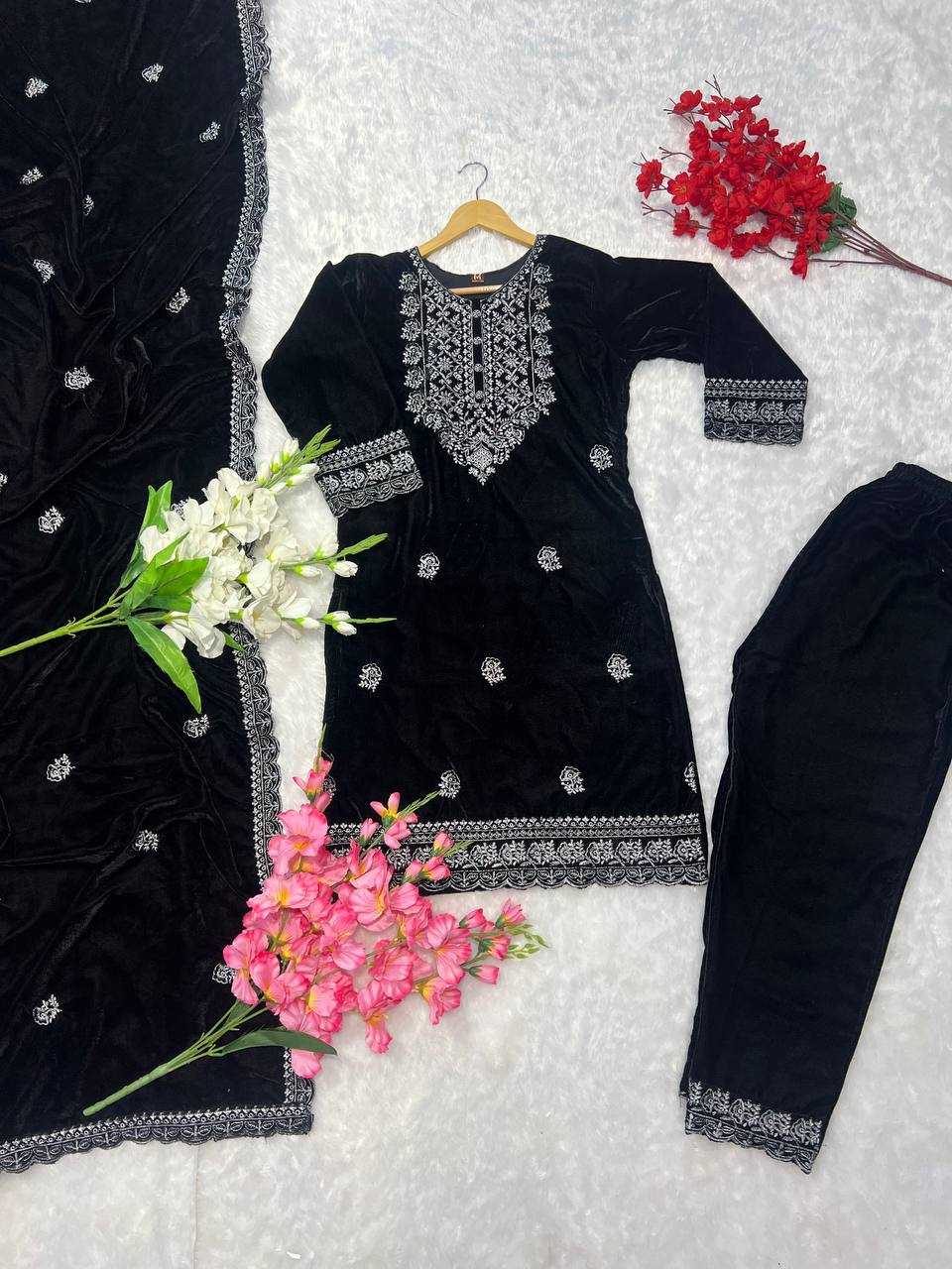 YNF VELVET KESH164 G79 SUITS & DRESSES WHOLESALE EMBROPIDERY VELVET WEDDING BLUE SUITS MANUFACTURE - Deevit International