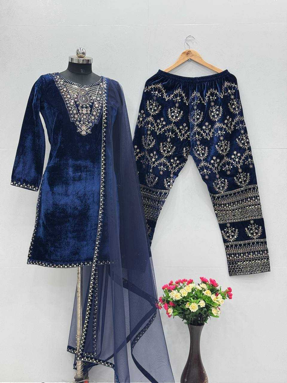 YNF VELVET KESH239 187 SUITS & DRESSES PAKISTANI WEDDING LADIES SUITS MANUFACTUR - Deevit International