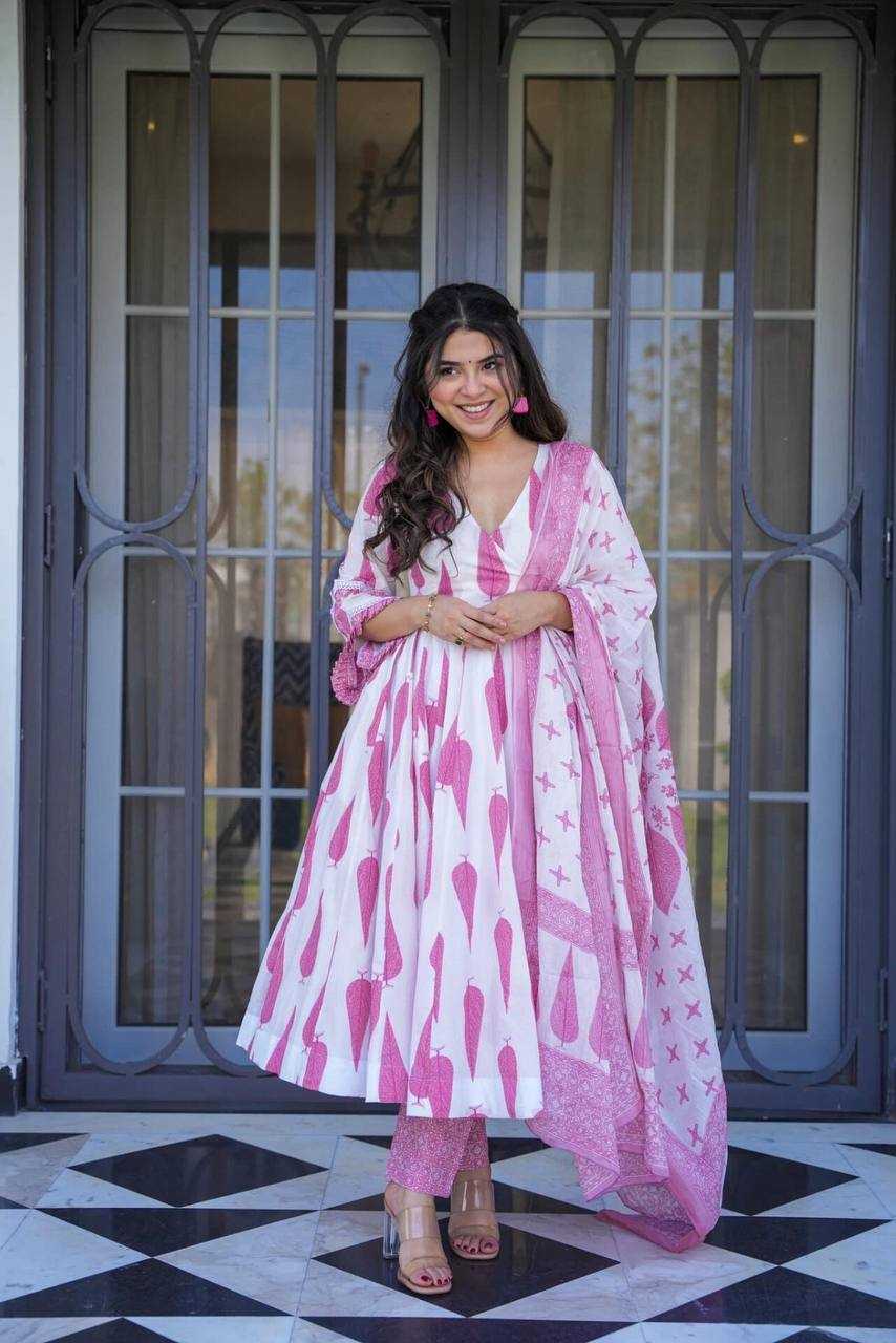 YNF MUSLIN KESH232 998 GOWNS WHOLESALE PRINTED ANARKALI WHITE GOWNS MANUFACTURER - Deevit International