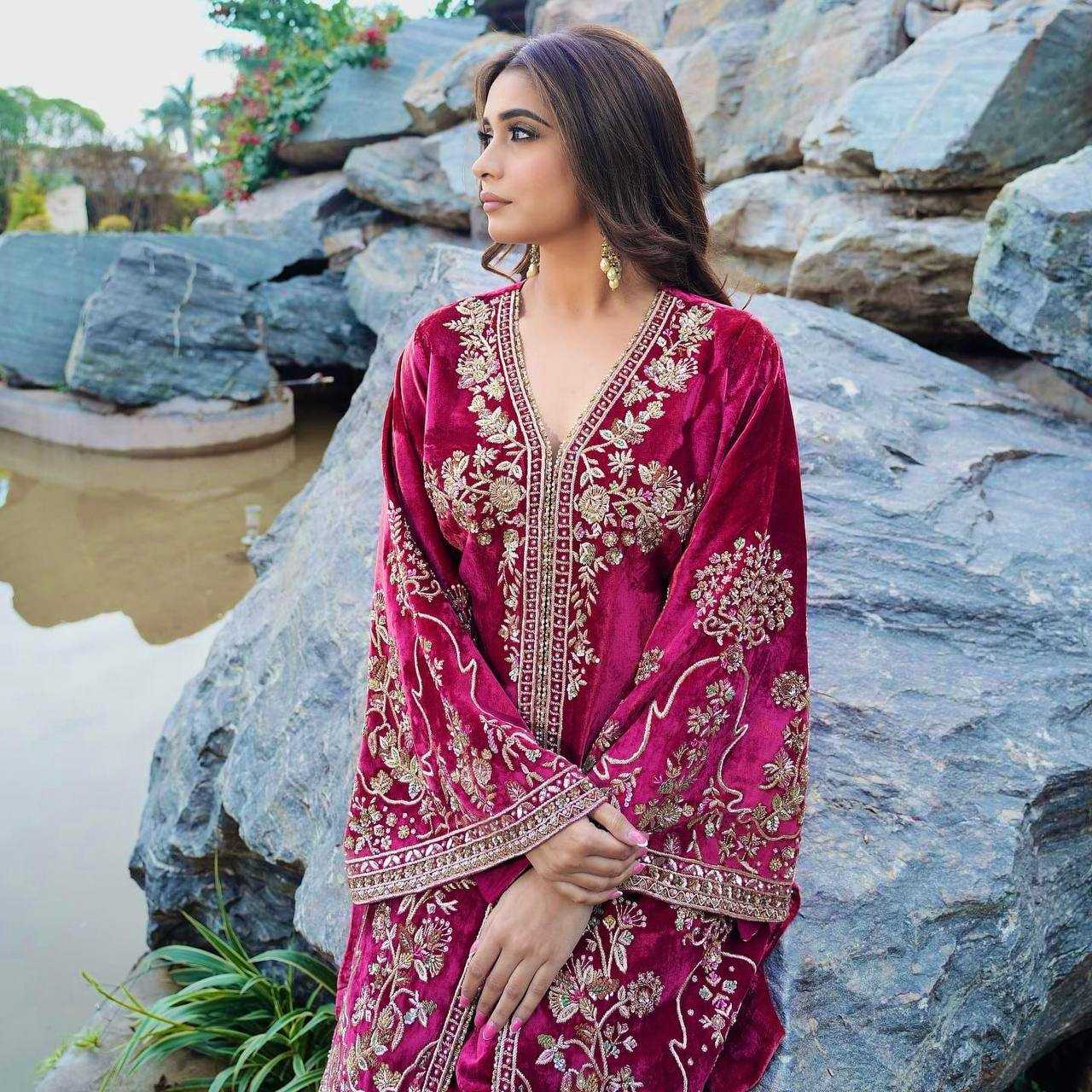 YNF VELVET KESH149 1322 SUITS & DRESSES WHOLESALE VELVET EMBROIDERY LADIES PINK SALWAE SUITS MANUFACTURE - Deevit International