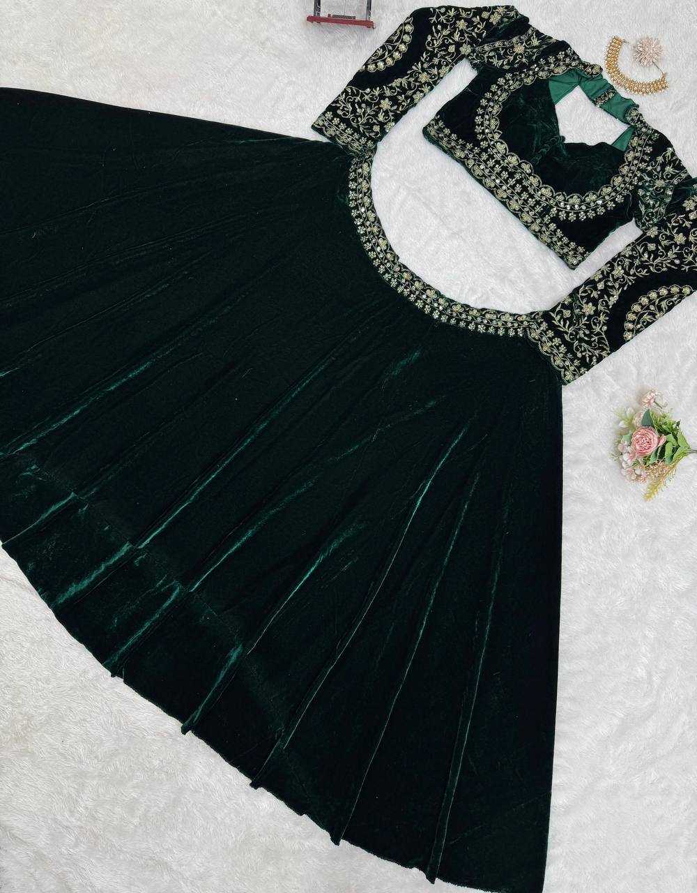 YNF VELVET RIN162 302 LEHENGAS WHOLESALE GREEN SEQUINS VELVET LEHENGAS MANUFACTURER