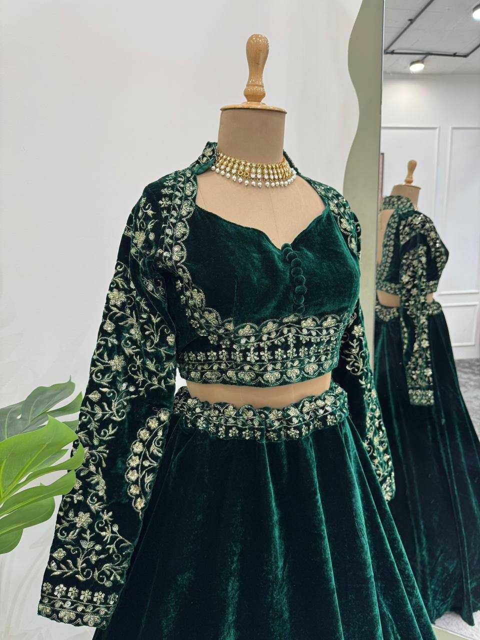 YNF VELVET RIN162 302 LEHENGAS WHOLESALE GREEN SEQUINS VELVET LEHENGAS MANUFACTURER