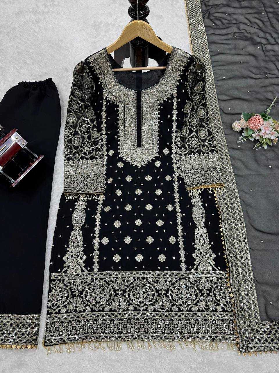 YNF FAUX GEORGETTE RIN169 5782 SUITS & DRESSES WHOLESALE EMBROIDERY PAKISTANI LADIES GEORGETTE SUITS MANUFACTURER - Deevit International