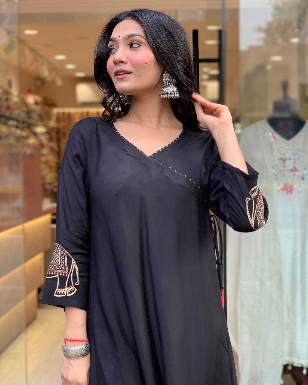 YNF MUSLIN KESH211 LDY115 KURTIS WHOLESALE FESTIVE LONG KURTI WITH BOTTOM BLACK KURTIS MANUFACTURER - Deevit International