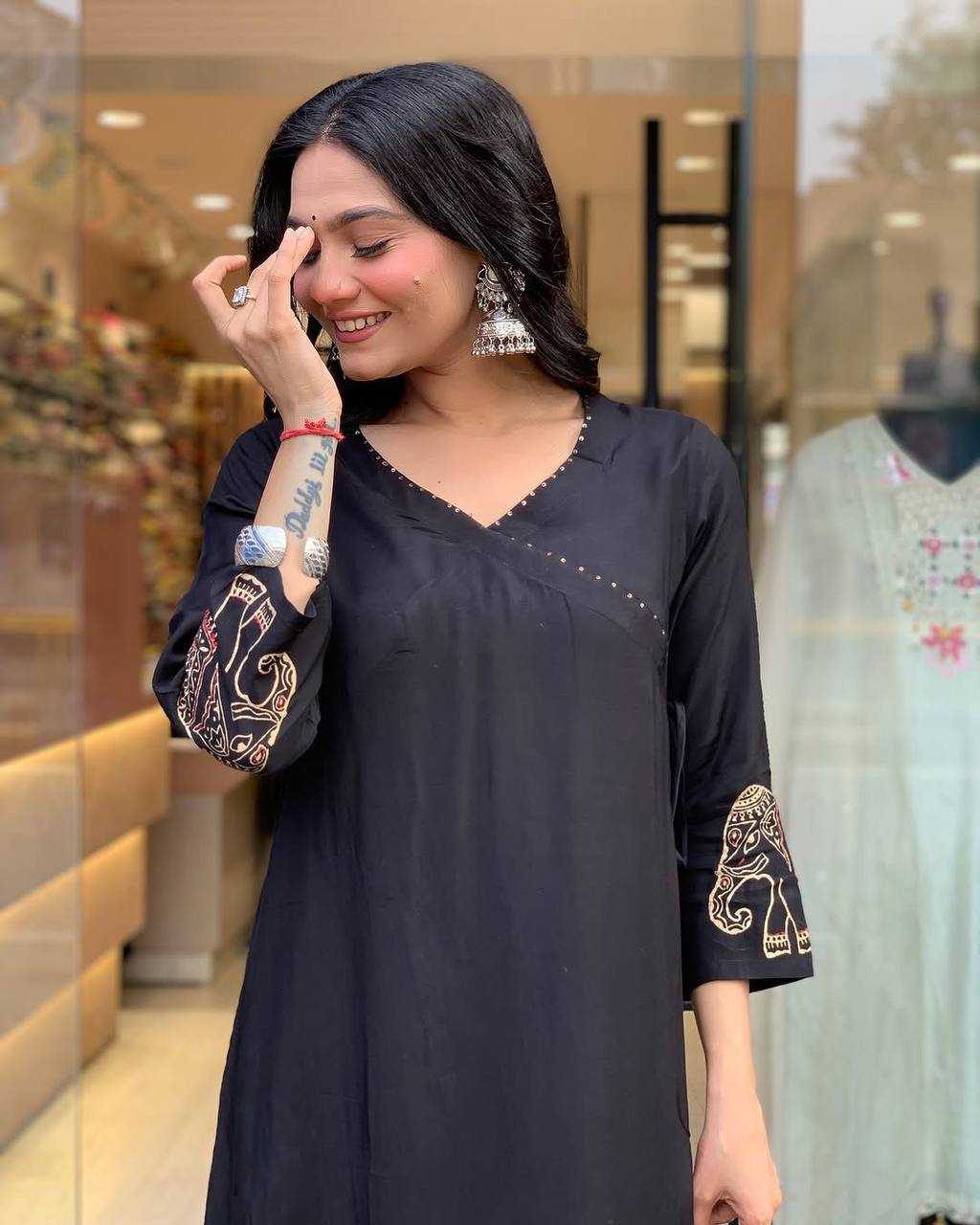 YNF MUSLIN KESH211 LDY115 KURTIS WHOLESALE FESTIVE LONG KURTI WITH BOTTOM BLACK KURTIS MANUFACTURER - Deevit International