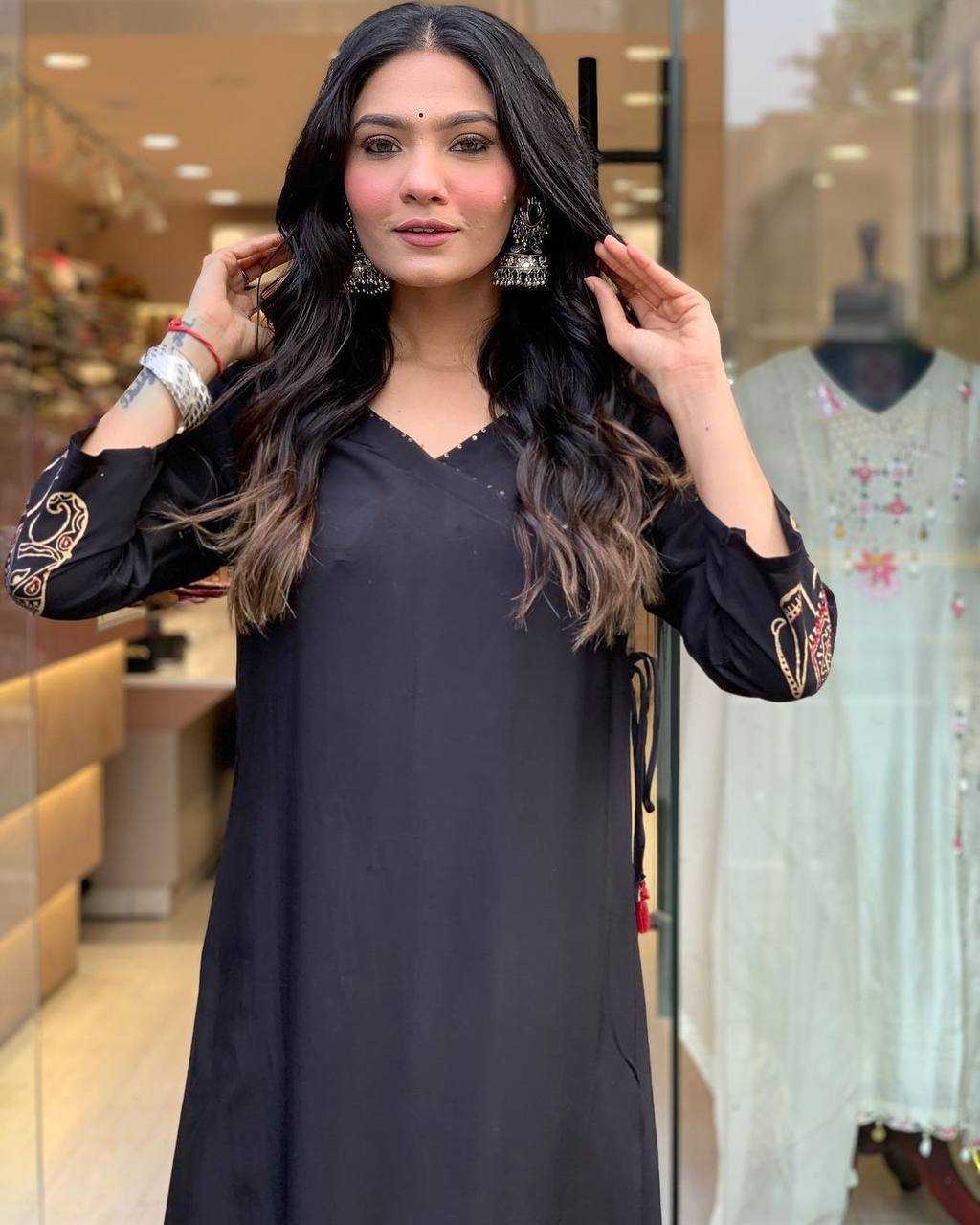 YNF MUSLIN KESH211 LDY115 KURTIS WHOLESALE FESTIVE LONG KURTI WITH BOTTOM BLACK KURTIS MANUFACTURER - Deevit International