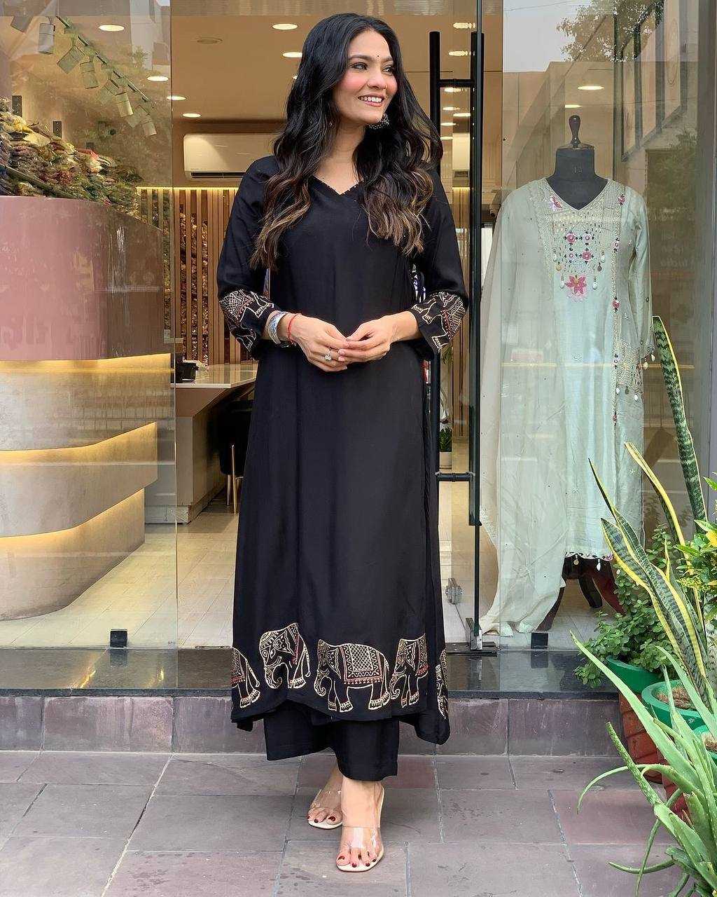 YNF MUSLIN KESH211 LDY115 KURTIS WHOLESALE FESTIVE LONG KURTI WITH BOTTOM BLACK KURTIS MANUFACTURER - Deevit International