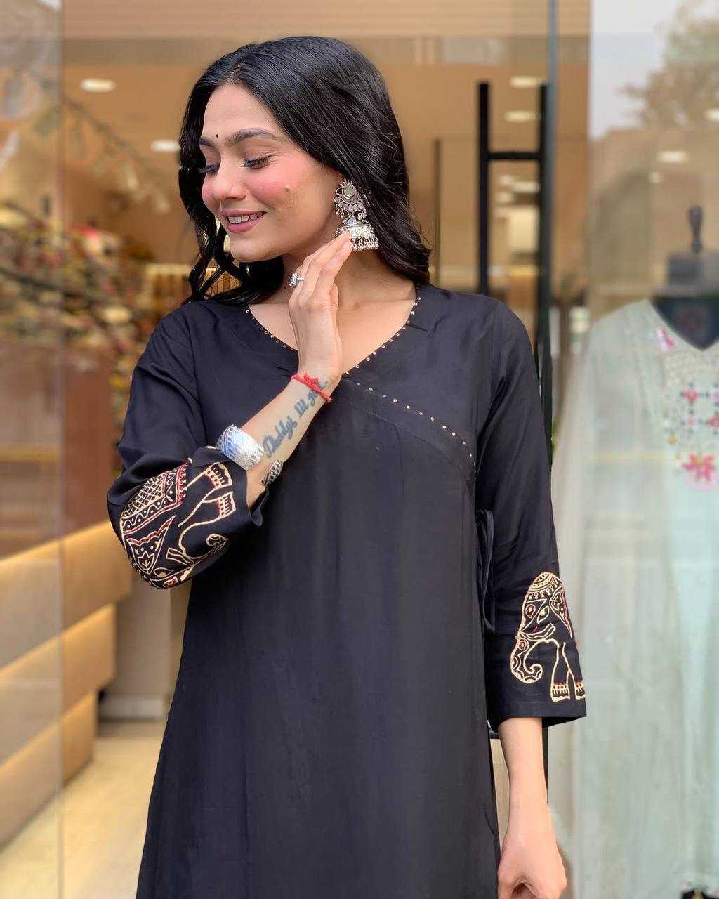 YNF MUSLIN KESH211 LDY115 KURTIS WHOLESALE FESTIVE LONG KURTI WITH BOTTOM BLACK KURTIS MANUFACTURER - Deevit International