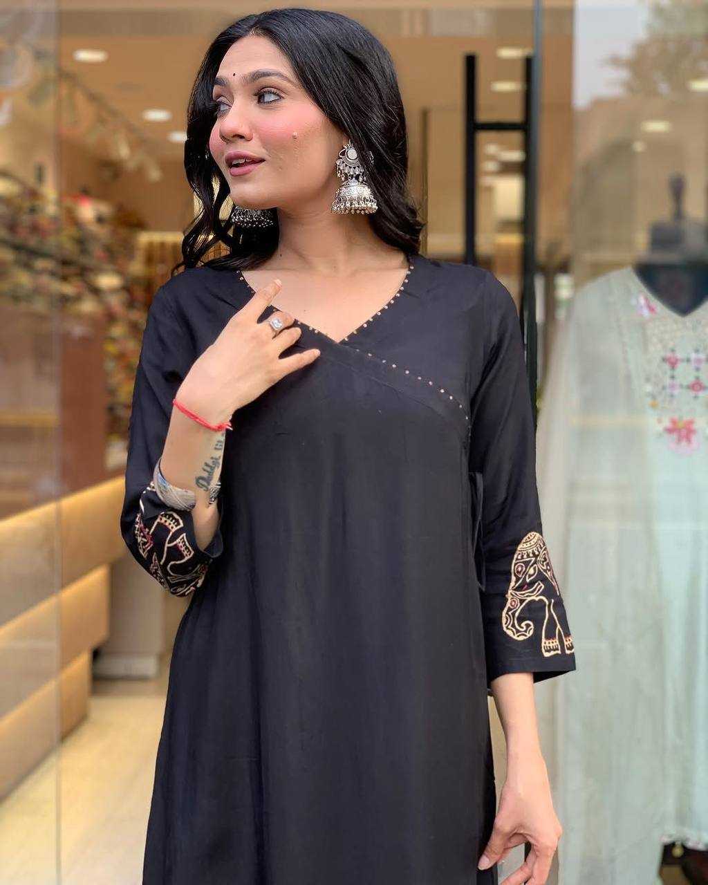 YNF MUSLIN KESH211 LDY115 KURTIS WHOLESALE FESTIVE LONG KURTI WITH BOTTOM BLACK KURTIS MANUFACTURER - Deevit International