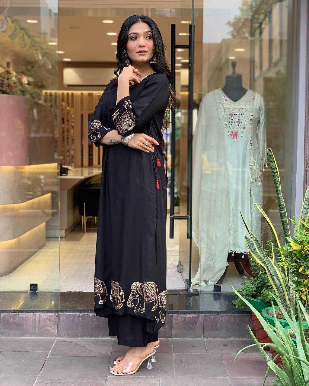 YNF MUSLIN KESH211 LDY115 KURTIS WHOLESALE FESTIVE LONG KURTI WITH BOTTOM BLACK KURTIS MANUFACTURER - Deevit International