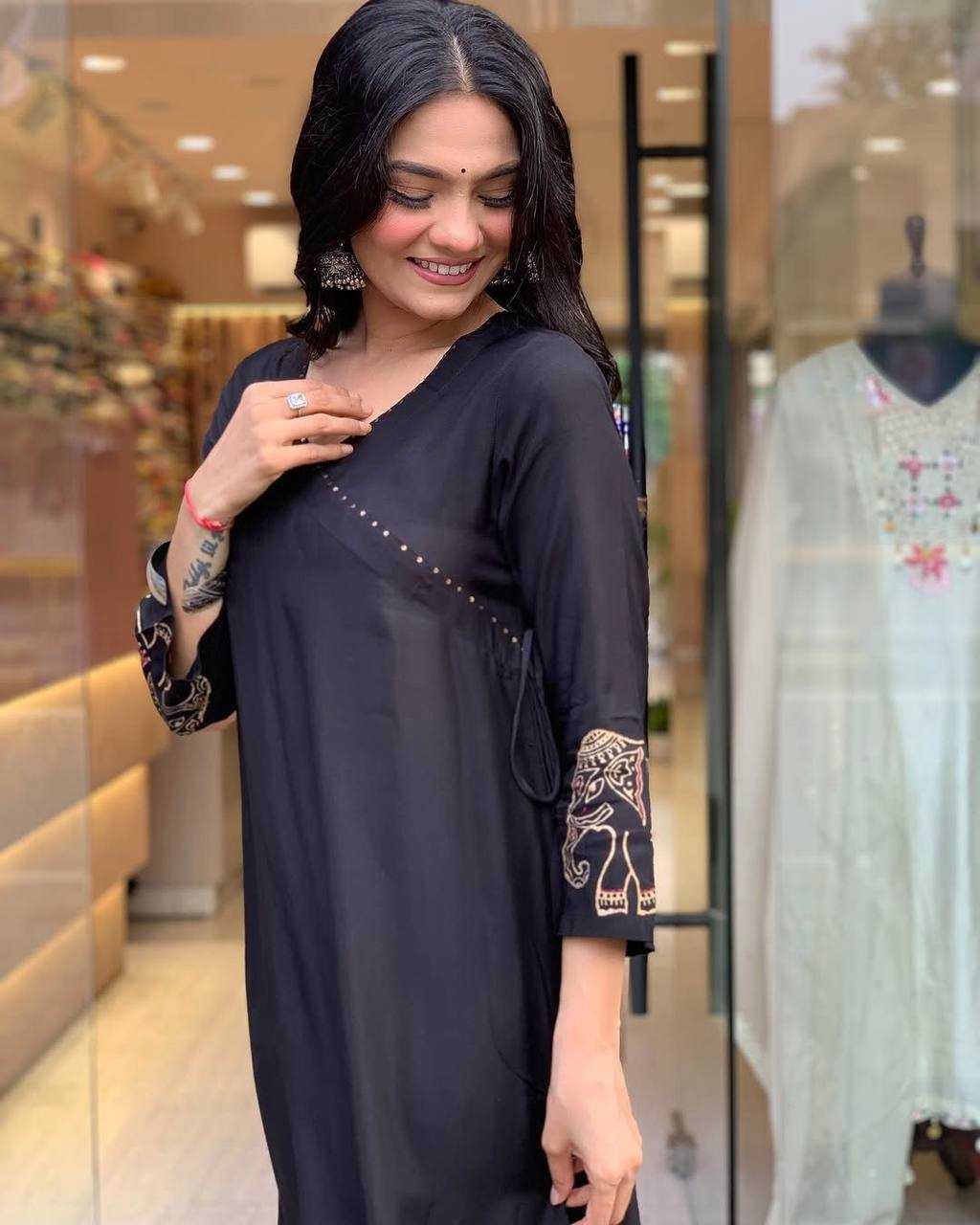 YNF MUSLIN KESH211 LDY115 KURTIS WHOLESALE FESTIVE LONG KURTI WITH BOTTOM BLACK KURTIS MANUFACTURER - Deevit International