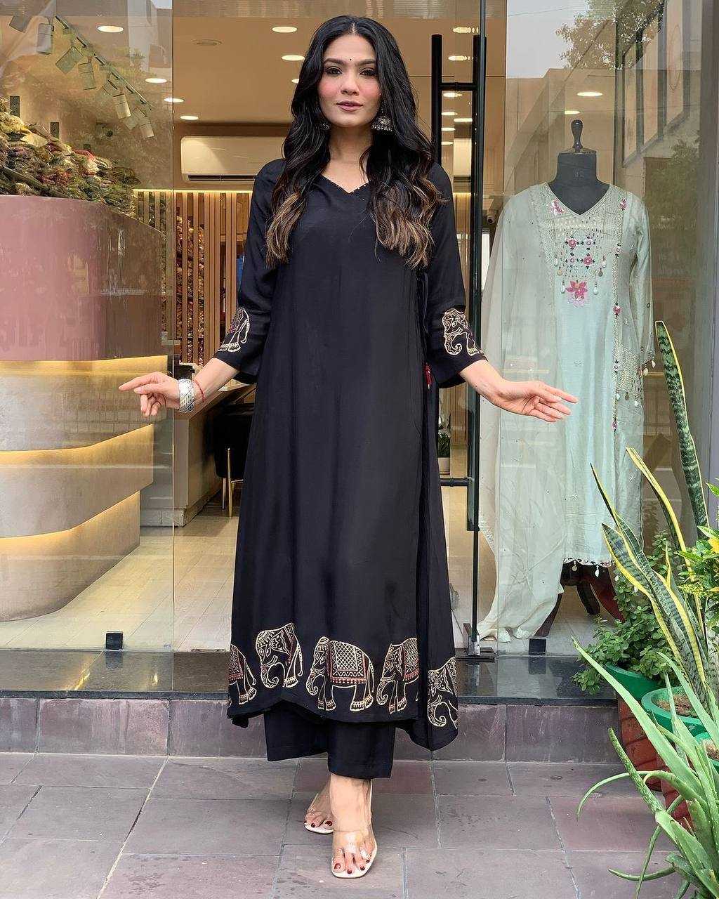 YNF MUSLIN KESH211 LDY115 KURTIS WHOLESALE FESTIVE LONG KURTI WITH BOTTOM BLACK KURTIS MANUFACTURER - Deevit International