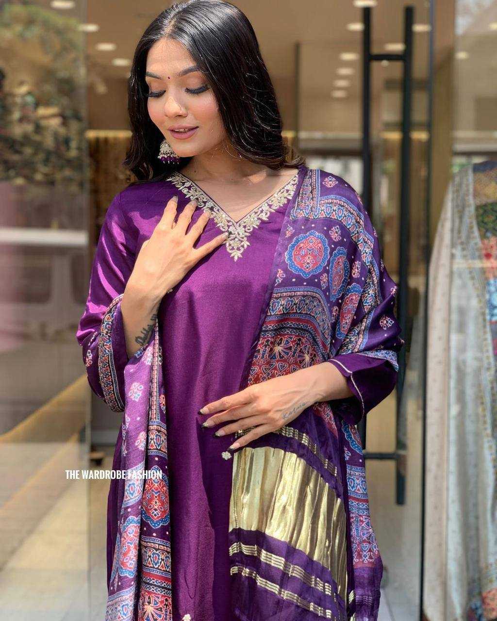 YNF PREMIUM ROMAN SILK KESH211 LDY119 SUITS & DRESSES WHOLESALE WEDDING SILK EMBROIDERED SUITS MANUFACTURE - Deevit International