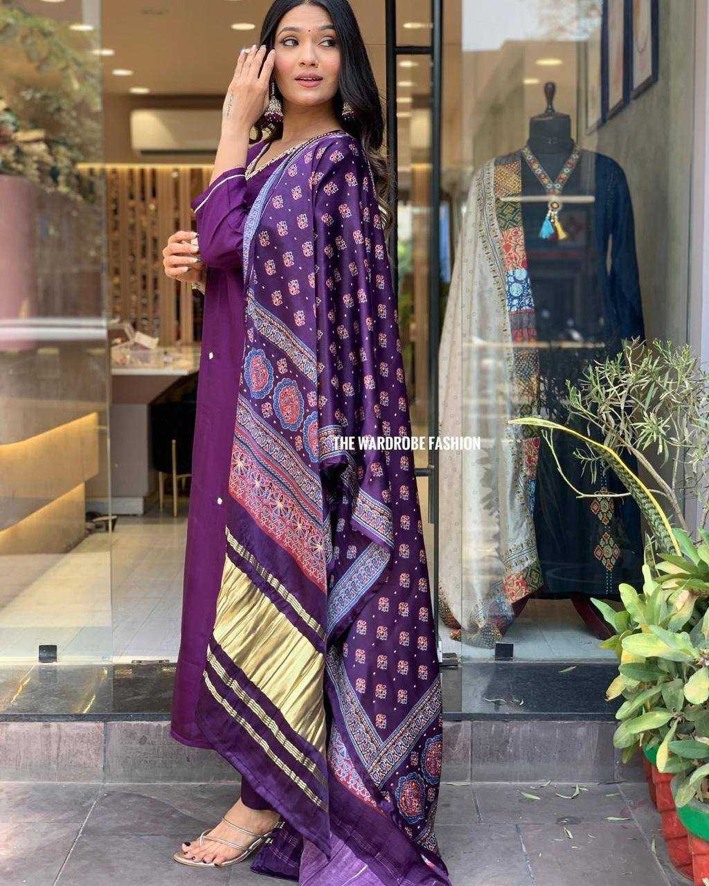 YNF PREMIUM ROMAN SILK KESH211 LDY119 SUITS & DRESSES WHOLESALE WEDDING SILK EMBROIDERED SUITS MANUFACTURE - Deevit International