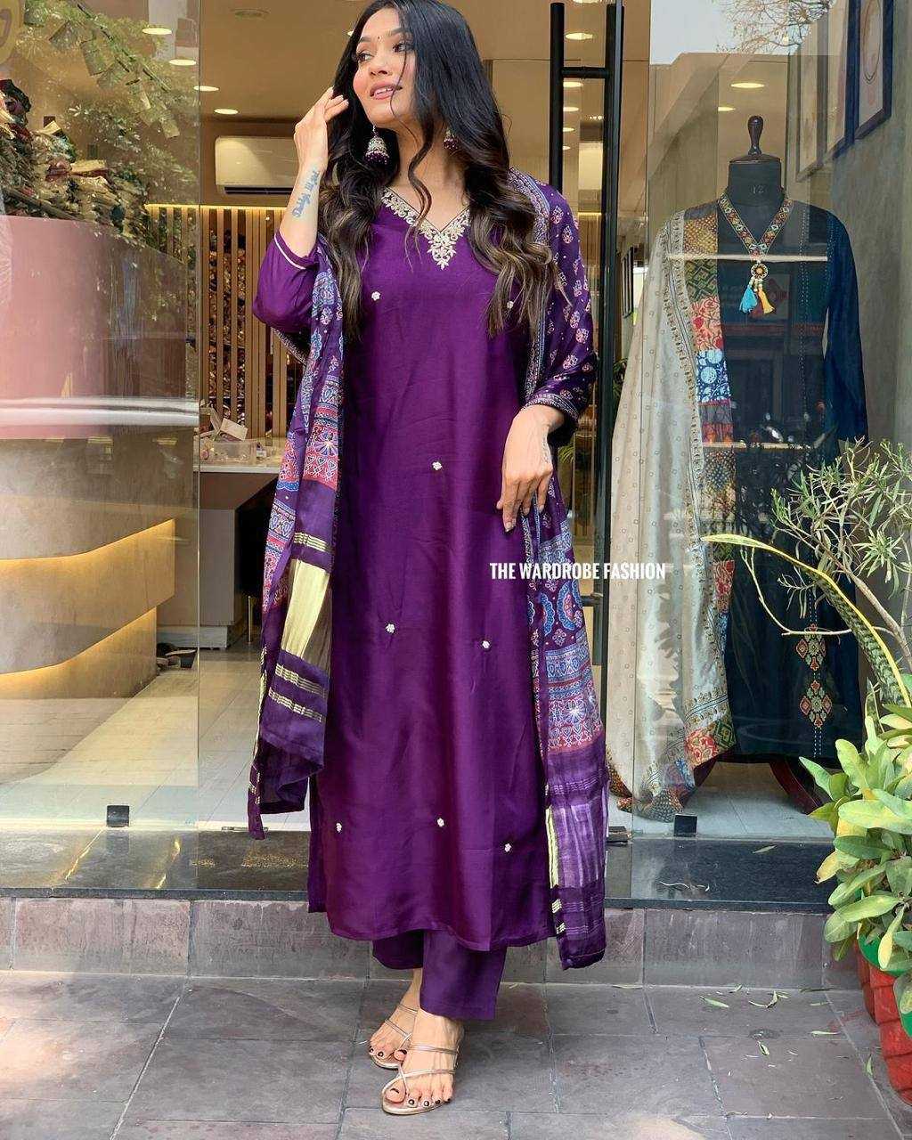 YNF PREMIUM ROMAN SILK KESH211 LDY119 SUITS & DRESSES WHOLESALE WEDDING SILK EMBROIDERED SUITS MANUFACTURE - Deevit International