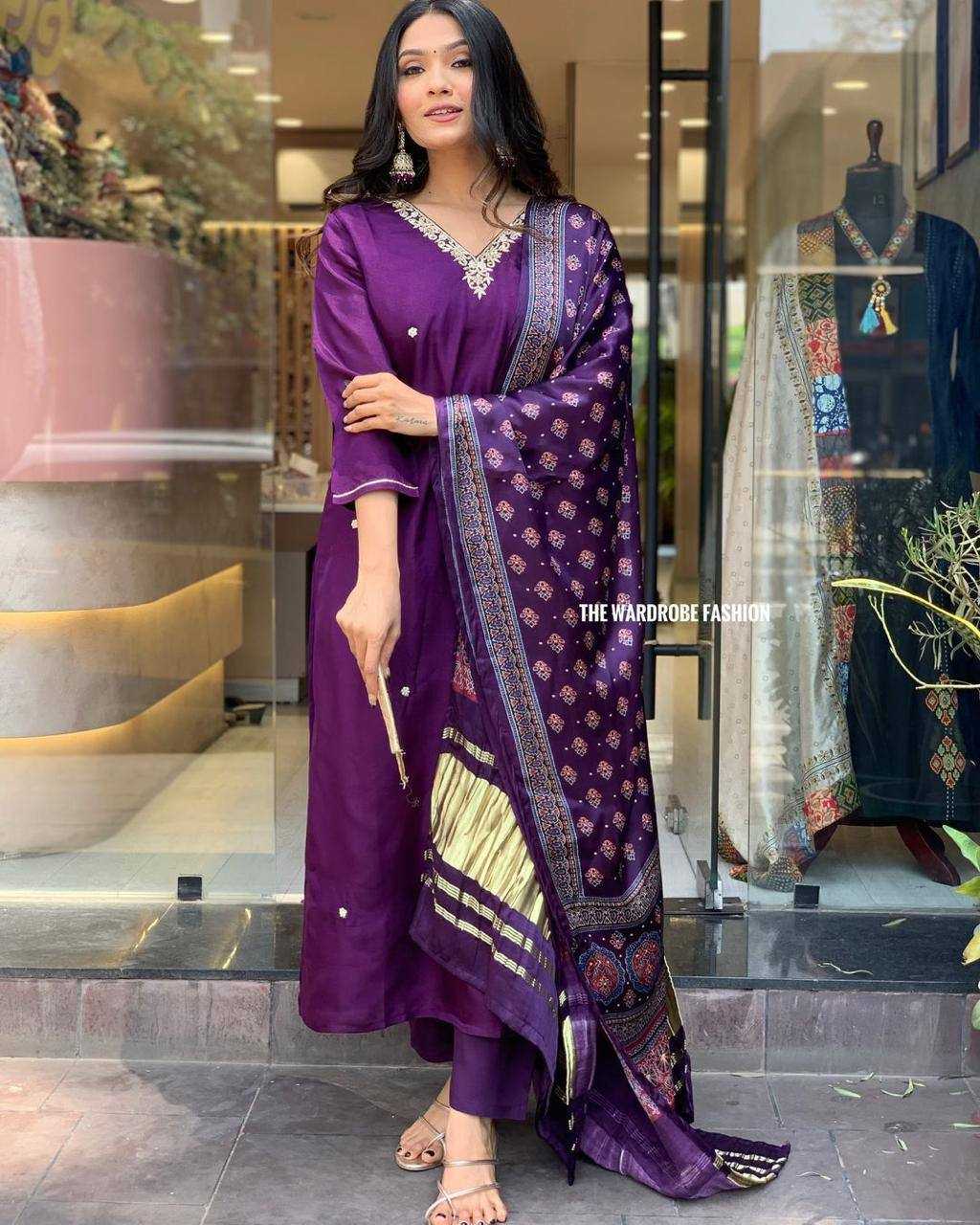 YNF PREMIUM ROMAN SILK KESH211 LDY119 SUITS & DRESSES WHOLESALE WEDDING SILK EMBROIDERED SUITS MANUFACTURE - Deevit International