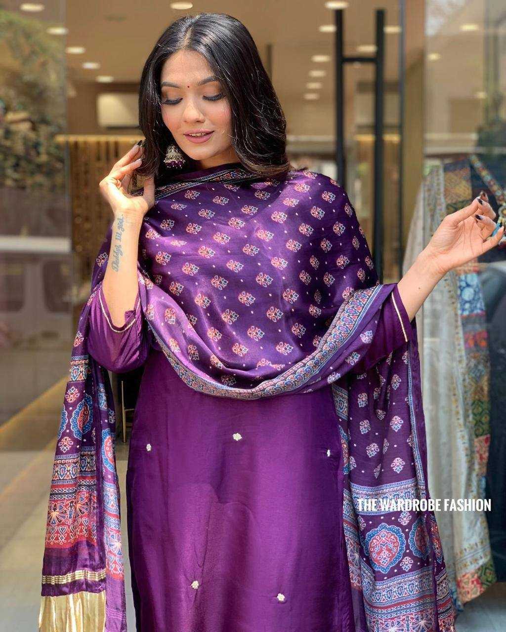 YNF PREMIUM ROMAN SILK KESH211 LDY119 SUITS & DRESSES WHOLESALE WEDDING SILK EMBROIDERED SUITS MANUFACTURE - Deevit International