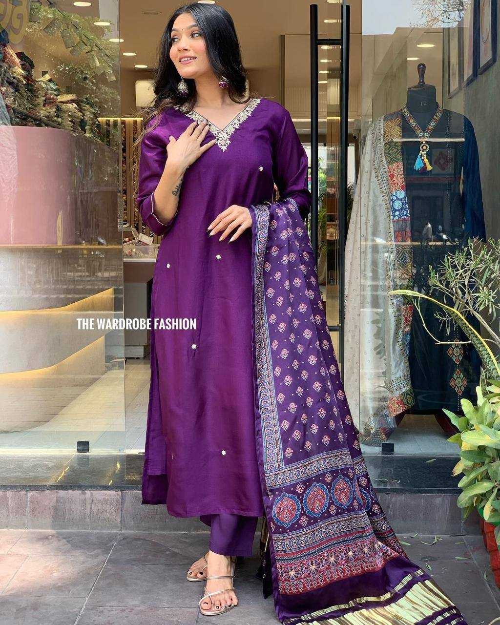 YNF PREMIUM ROMAN SILK KESH211 LDY119 SUITS & DRESSES WHOLESALE WEDDING SILK EMBROIDERED SUITS MANUFACTURE - Deevit International