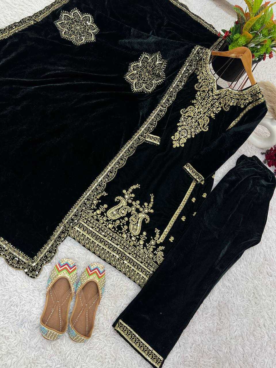 YNF VELVET KESH122 399 SUITS & DRESSES WHOLESALE EMBROPIDERY VELVET PARTY WEAR BLACK SUITS MANUFACTURE - Deevit International