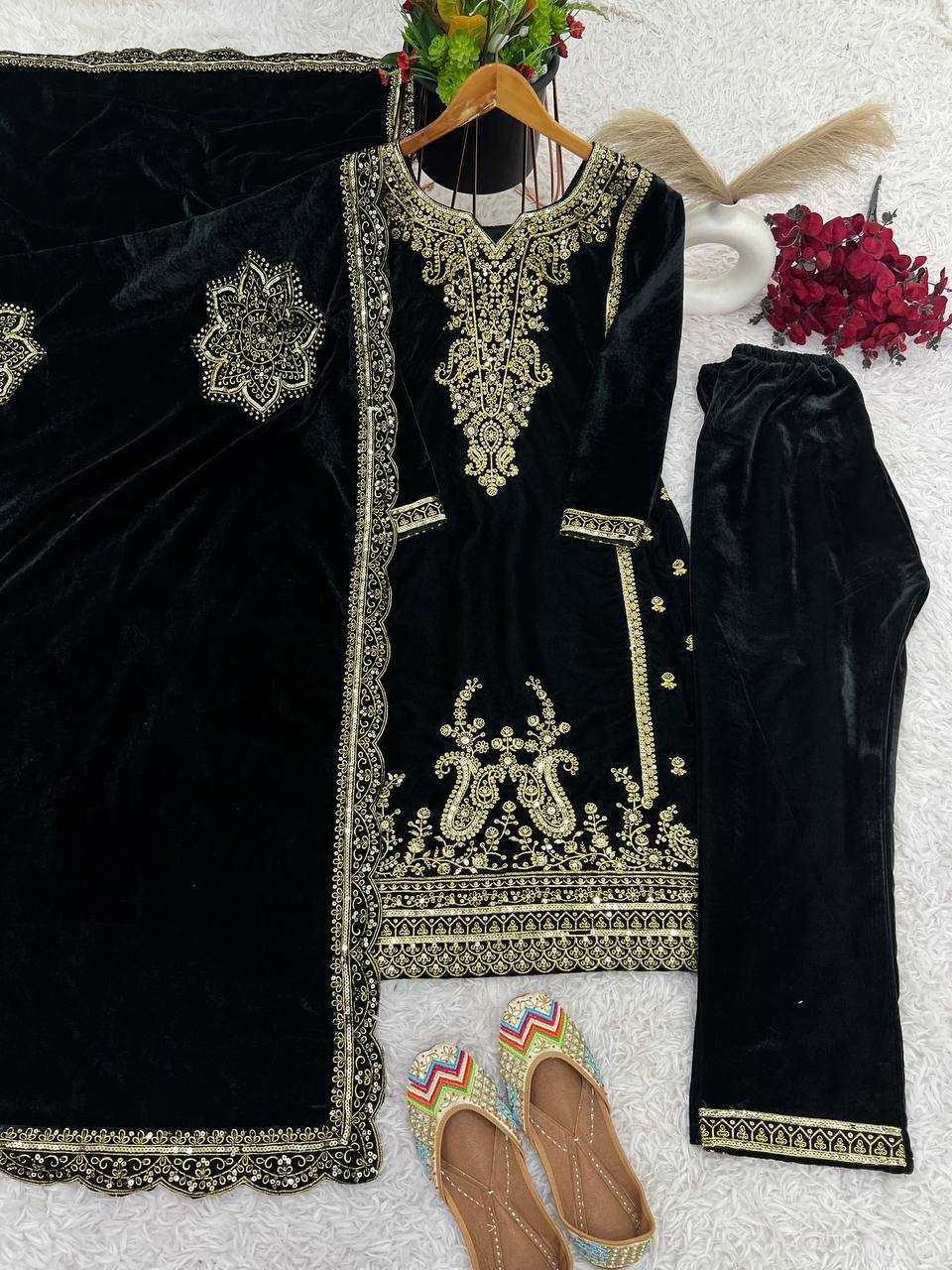 YNF VELVET KESH122 399 SUITS & DRESSES WHOLESALE EMBROPIDERY VELVET PARTY WEAR BLACK SUITS MANUFACTURE - Deevit International