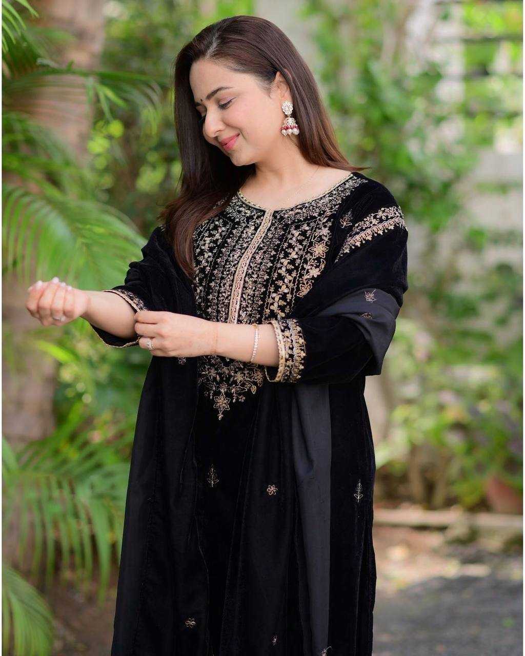 YNF VELVET KESH123 5213 SUITS & DRESSES WHOLESALE EMBROIDEREY PARTY WEAR BLACK SALWAR VELVET SUITS MANUFACTURE - Deevit International