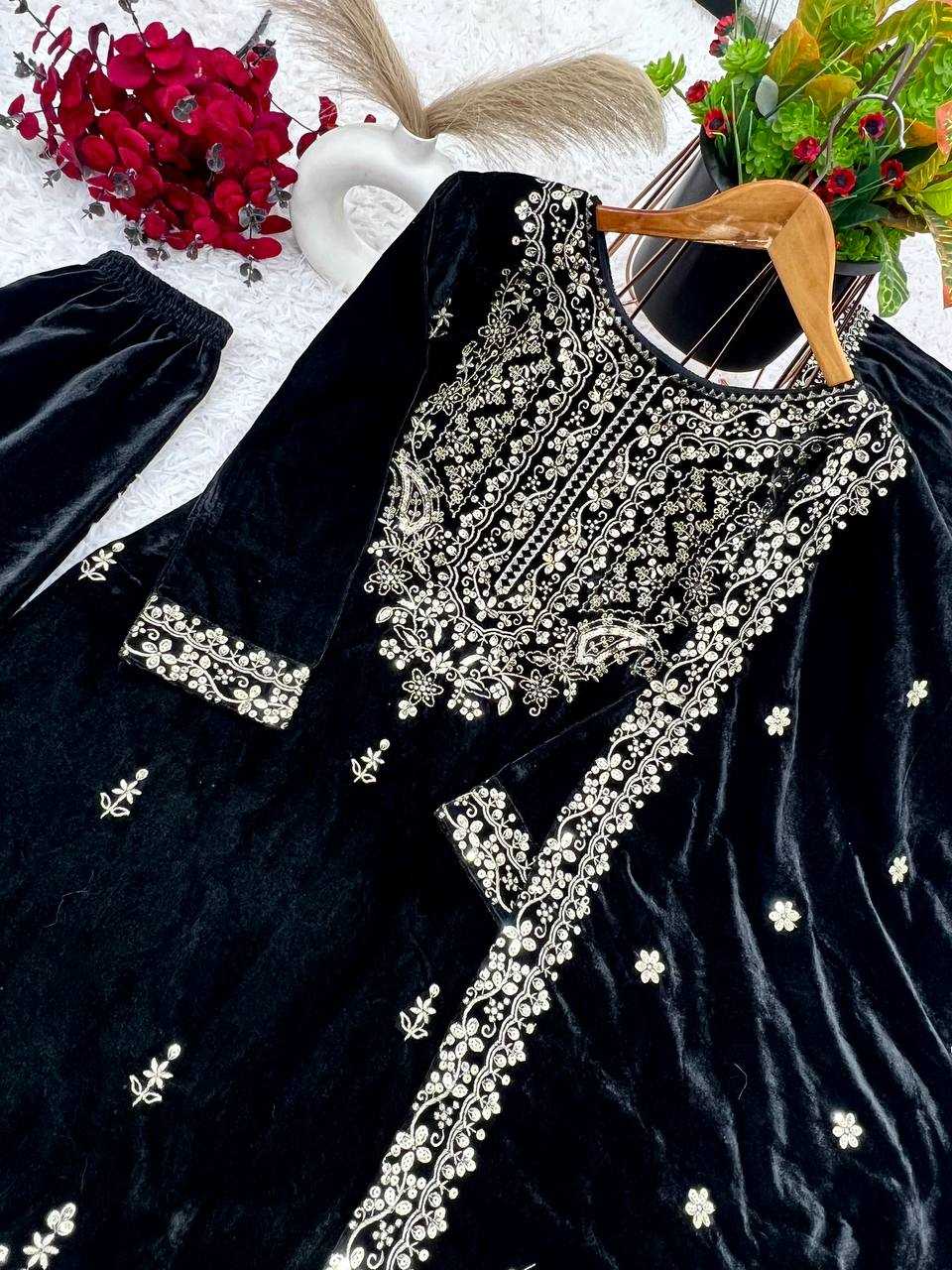 YNF VELVET KESH123 5213 SUITS & DRESSES WHOLESALE EMBROIDEREY PARTY WEAR BLACK SALWAR VELVET SUITS MANUFACTURE - Deevit International