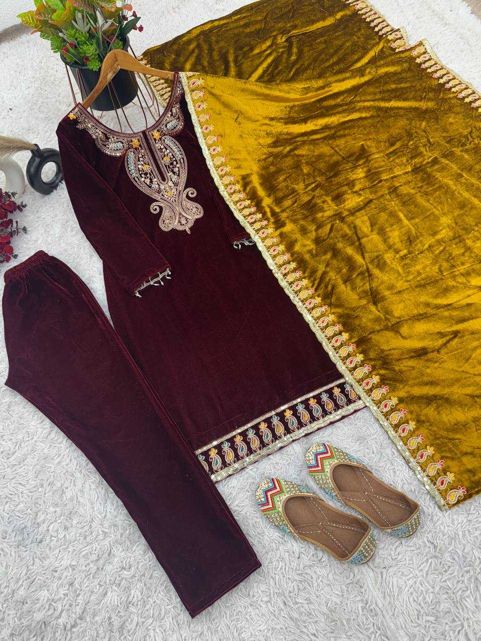 YNF VELVET KESH125 3095 WHOLESALE EMBROIDERY SUITS VELVET WEDDING SUITS MANUFACTURER - Deevit International