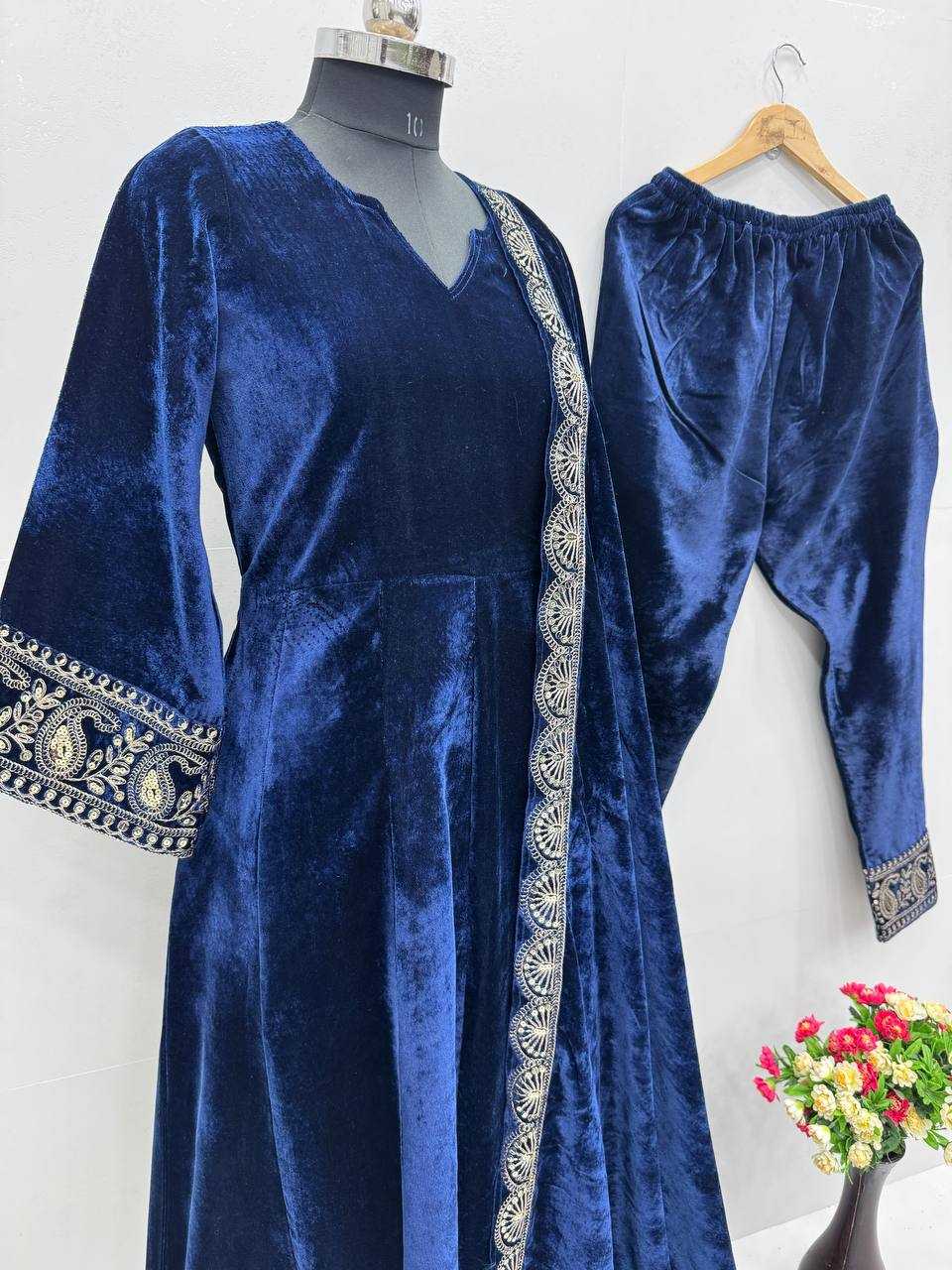 YNF VELVET KESH139 1662 GOWNS WHOLESALE BLUE ANARAKLI VELVET MANUFACTURER - Deevit International