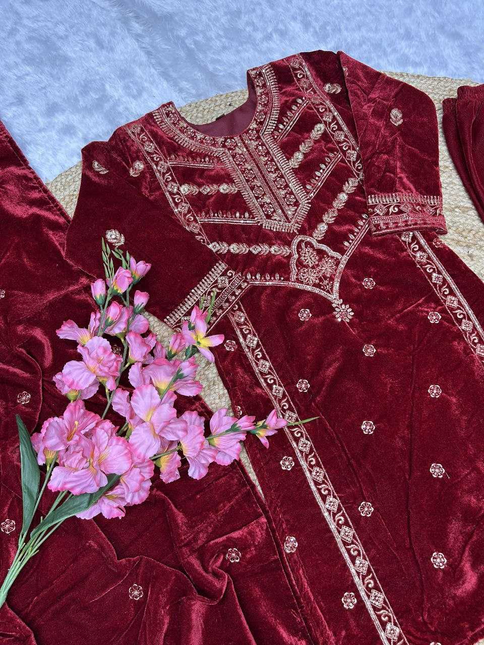 YNF VELVET KESH164 G80 SUITS & DRESSES WHOLESALE EMBROIDEREY PARTY WEAR VELVET SUITS MANUFACTURE - Deevit International