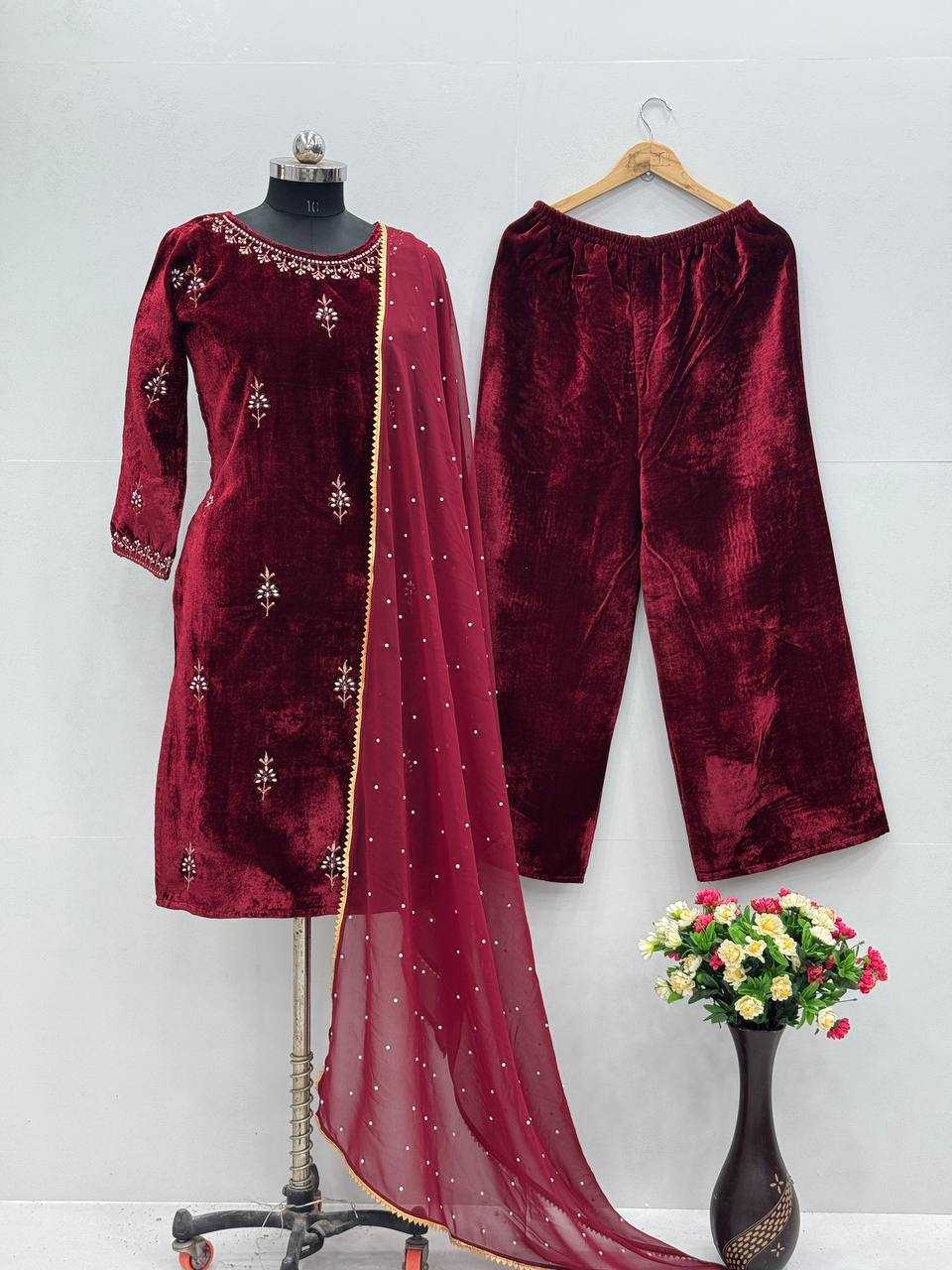 YNF VELVET KESKESH239  188 SUITS & DRESSES WHOLESALE EMBROIDEREY WEDDING LADIES VELVET SUITS MANUFACTURE - Deevit International