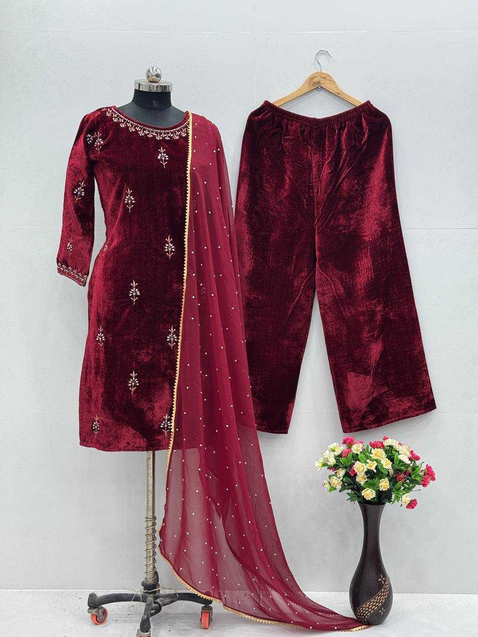 YNF VELVET KESKESH239  188 SUITS & DRESSES WHOLESALE EMBROIDEREY WEDDING LADIES VELVET SUITS MANUFACTURE - Deevit International