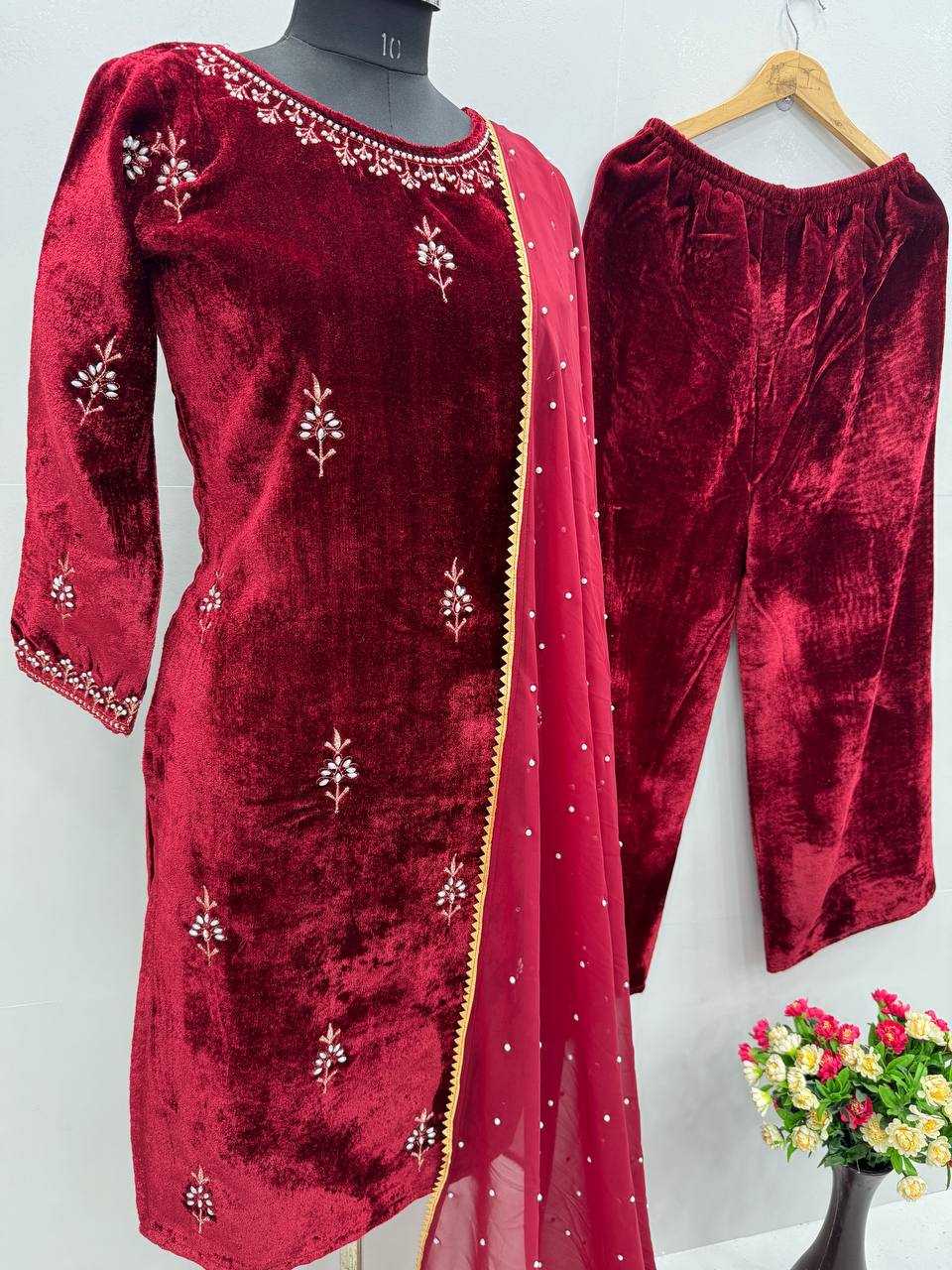 YNF VELVET KESKESH239  188 SUITS & DRESSES WHOLESALE EMBROIDEREY WEDDING LADIES VELVET SUITS MANUFACTURE - Deevit International