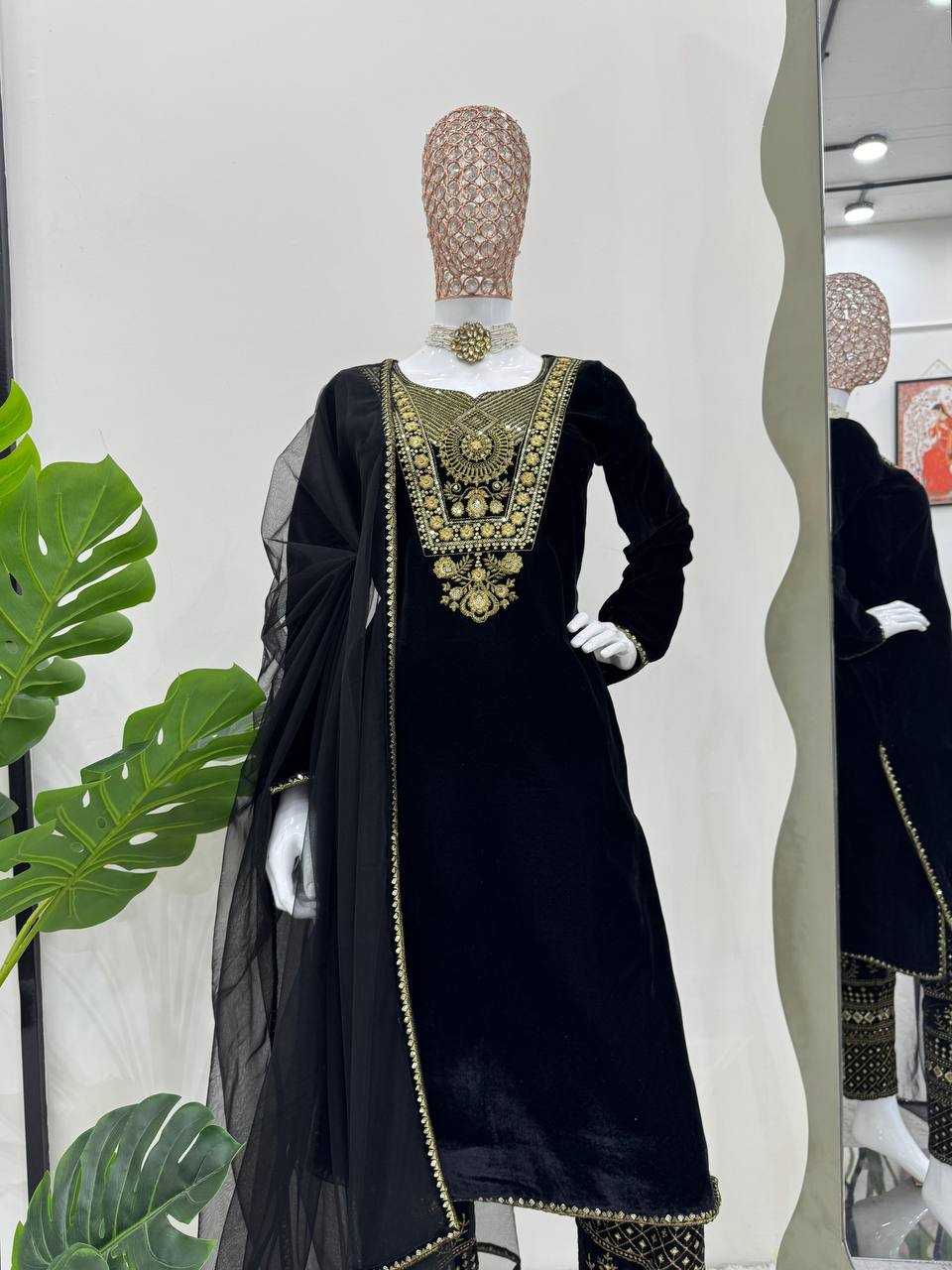 YNF VELVET RIN169 5775 SUITS & DRESSES WHOLESALE EMBROPIDERY VELVET PARTY WEAR BLACK SUITS MANUFACTURE - Deevit International