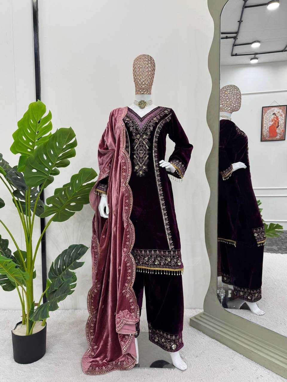 YNF VELVET RIN169 5781SUITS & DRESSES WHOLESALE EMBROIDERED VELVET LADIES PAKISTANI BRIDAL SUITS MANUFACTURE - Deevit International