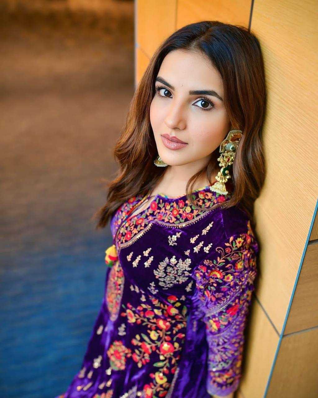 YNF VELVET RIN181 1075 SUITS & DRESSES WHOLESALE VELVET EMBROIDERY PARTY WEAR JASMIN BHASIN SUITS MANUFACTUR - Deevit International